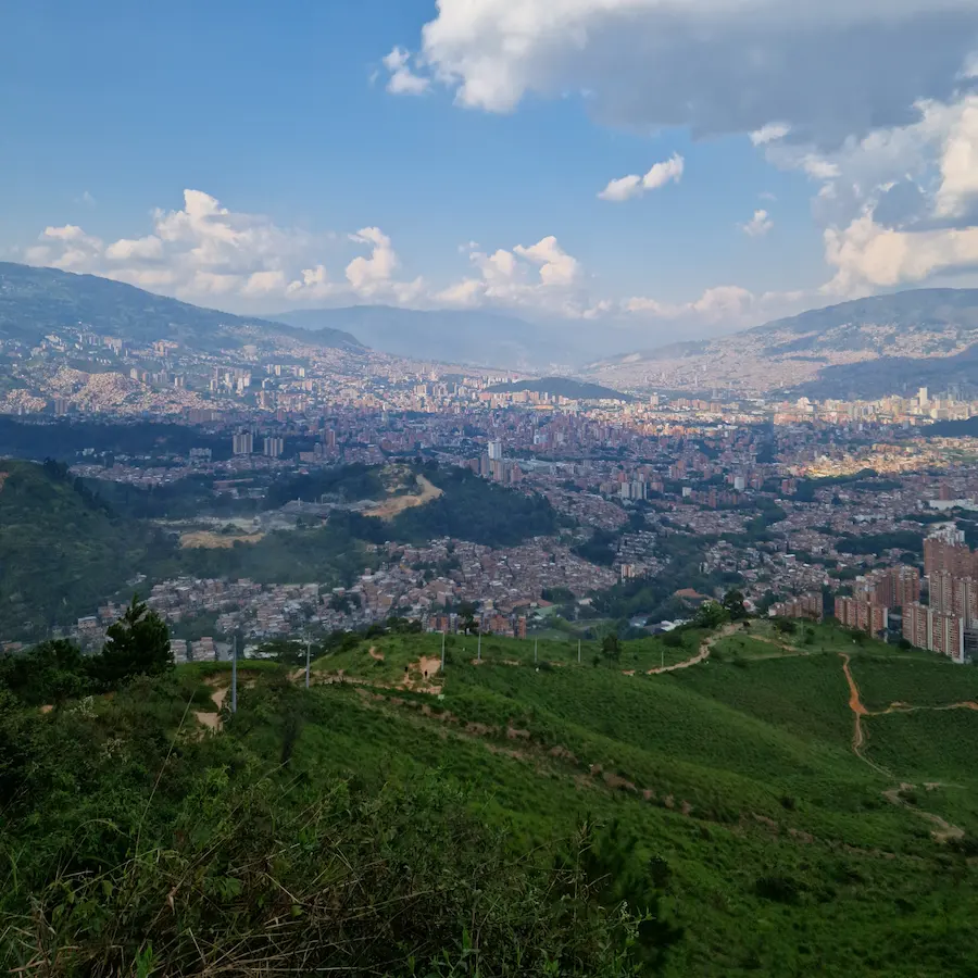 Subida al cerro de las Tres Cruces Medellín